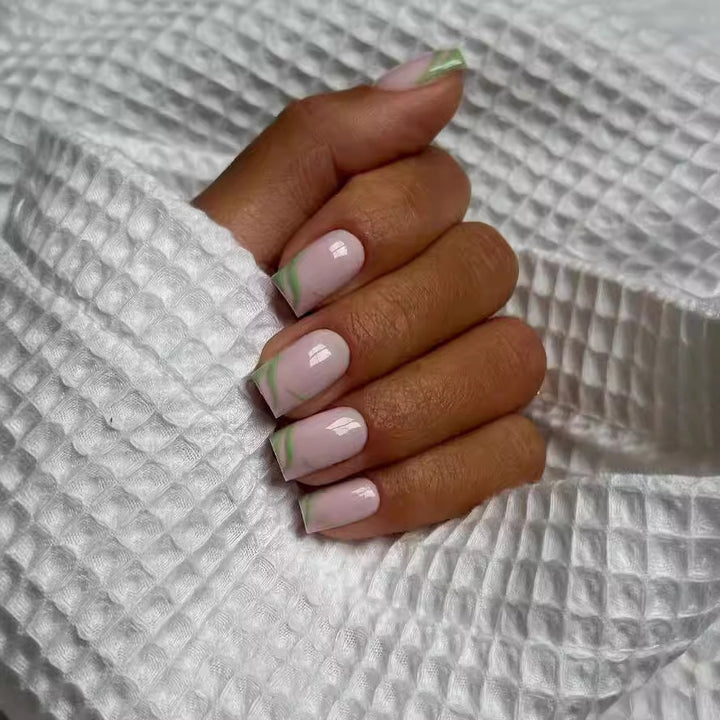 Kreative Nagelgestaltung mit eleganten Farbverläufen Karnz