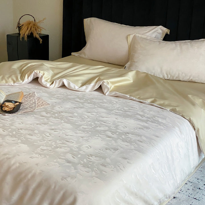 Luxuriöses Bettwäsche-Set aus Satin mit dezentem Blumenjacquard