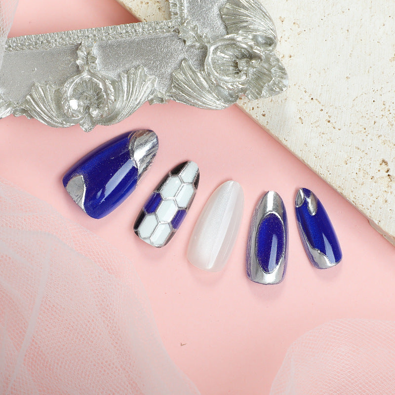 Kreatives sportlich inspiriertes Press-On-Nagelkunst-Set