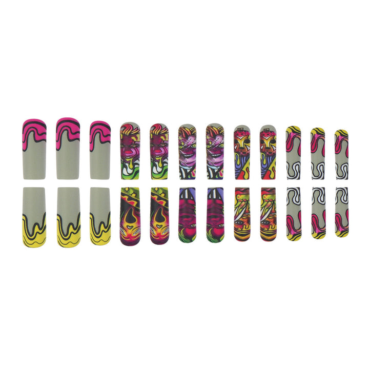 Künstlerische Press-On Nageldesigns Karnz