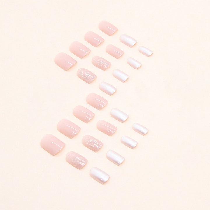 Eleganter Glänzender Press-On-Nagelset Karnz