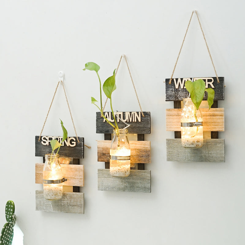 Wanddekoration mit Glaskaraffe-Halter Karnz