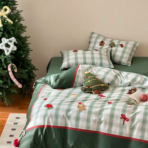 Weihnachtliche Baumwollsatin-Bettwäschegarnitur mit kariertem Patchwork, gestickten Applikationen und Pompon-Details Karnz
