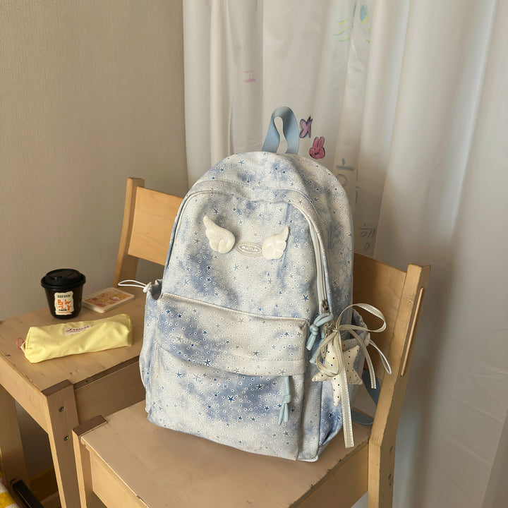 Funktionaler Rucksack mit dekorativen Flügelakzenten Karnz