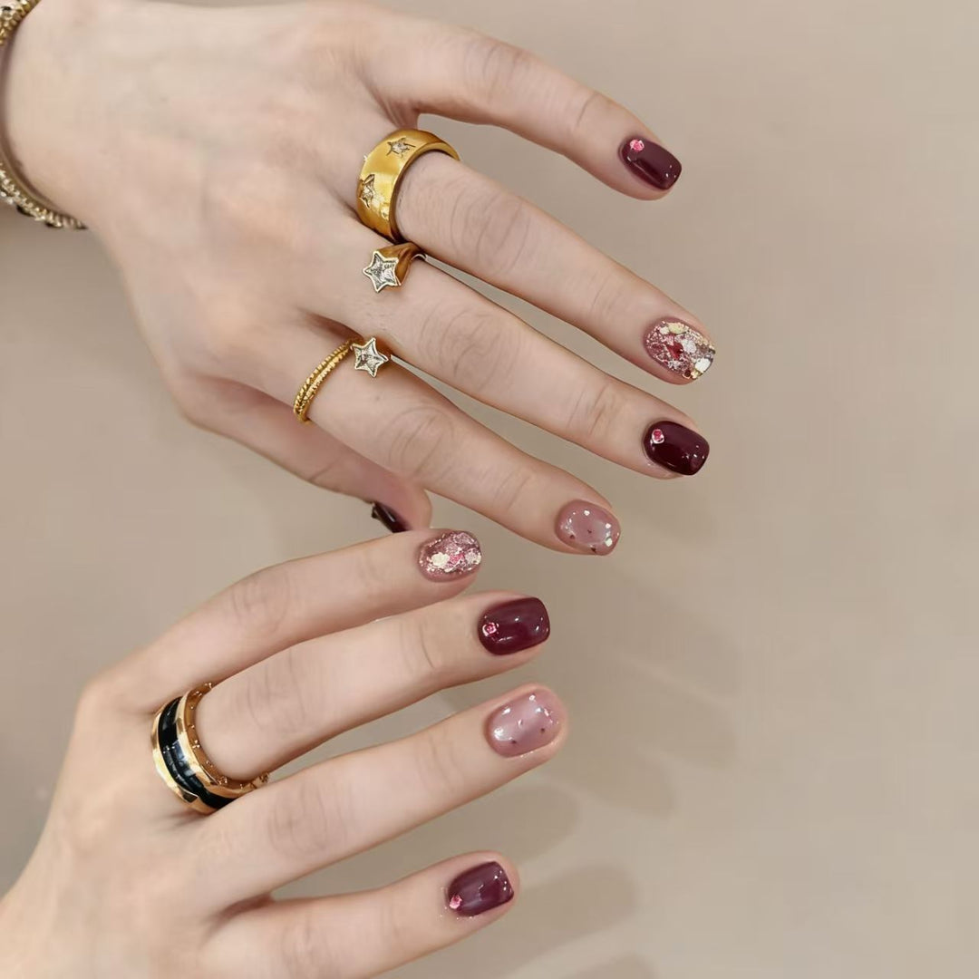 Künstlerische Glitzer-Nagelerweiterungen