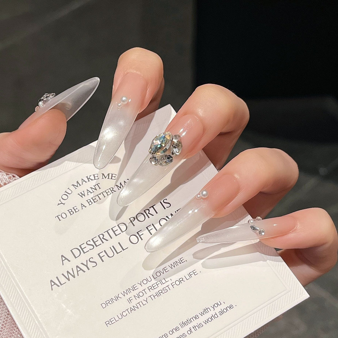 Luxuriöse mit Kristallen besetzte Press-On Nail Extensions Karnz
