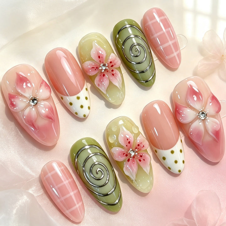 Kunstnägel Im Floralen Blüten-Design Karnz