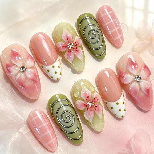 Kunstnägel Im Floralen Blüten-Design Karnz
