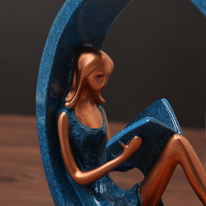 Dekorative Kunstfigur im modernen Design Karnz