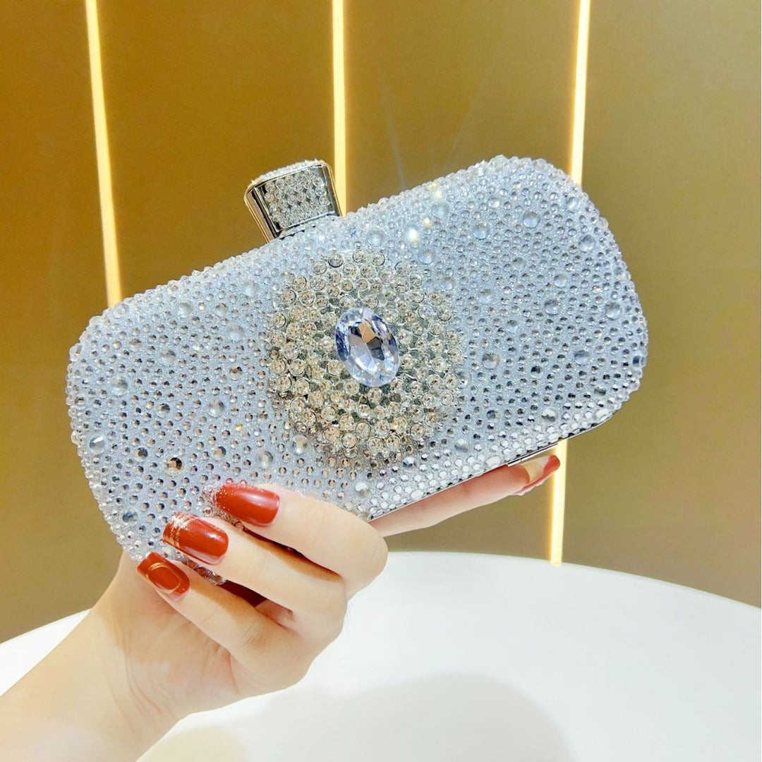 Dekorative mit Edelsteinen besetzte Abend-Clutch