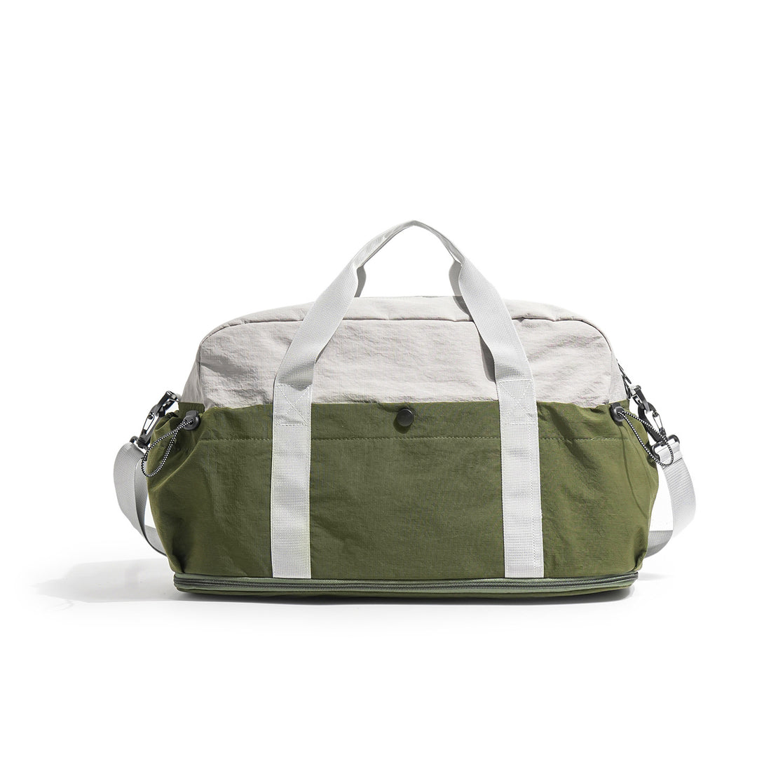 Geräumige Reisetasche mit verstellbaren Trägern