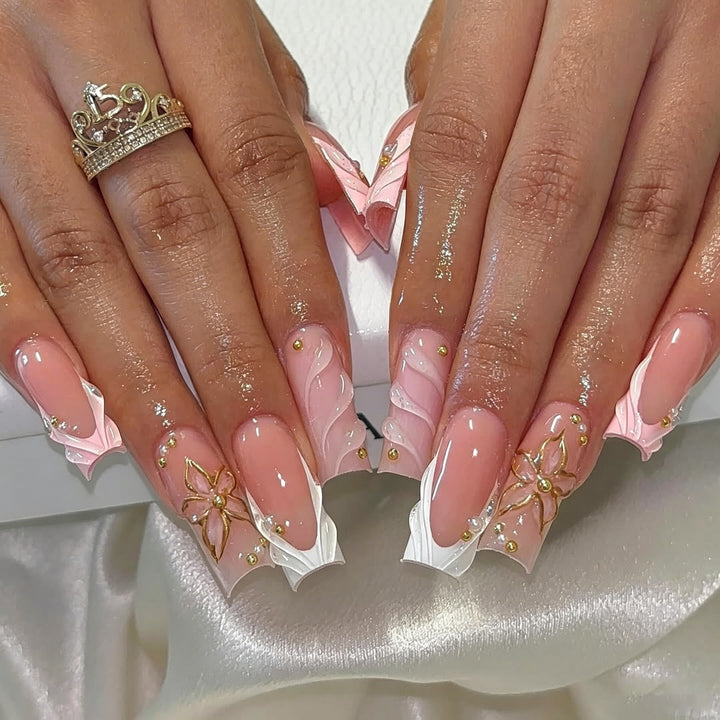Kunstvolle Nagelspitzen mit Herbstmotiven Karnz