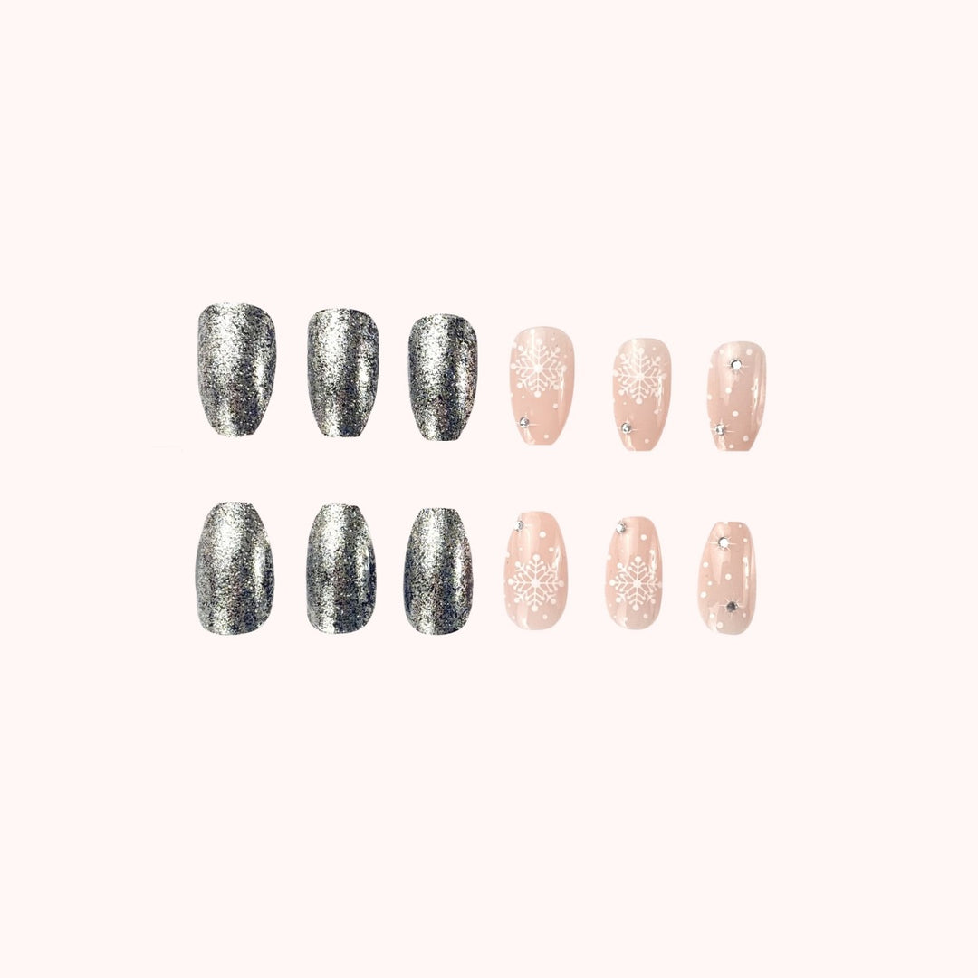 Festliches Schneeflocken-Nagelkunstdesign Karnz