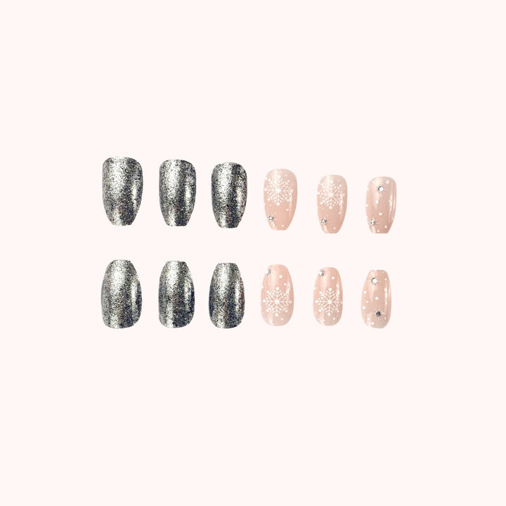 Festliches Schneeflocken-Nagelkunstdesign Karnz