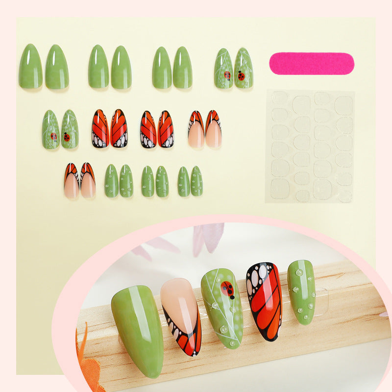 Künstlerisches Press-On-Nagel-Set mit Schmetterlings- und Blumendesigns Karnz
