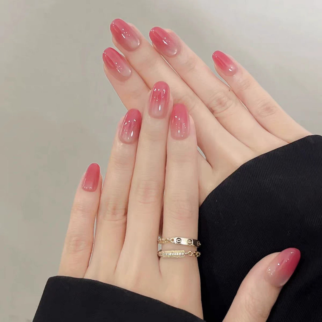 Kunstnägel mit Schimmerndem Ombre-Effekt Karnz