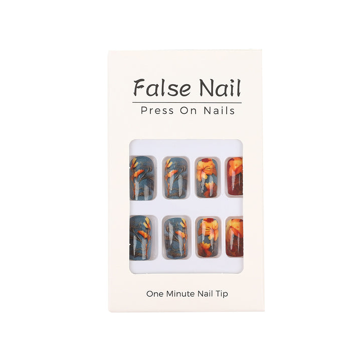 Kreatives Design-Nagelset Karnz