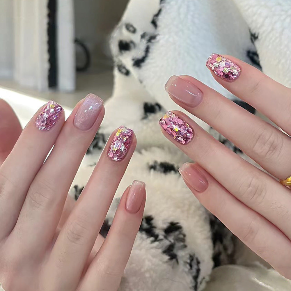Künstliche Nagelkunst mit Glitzer und Glamour Effekten Karnz