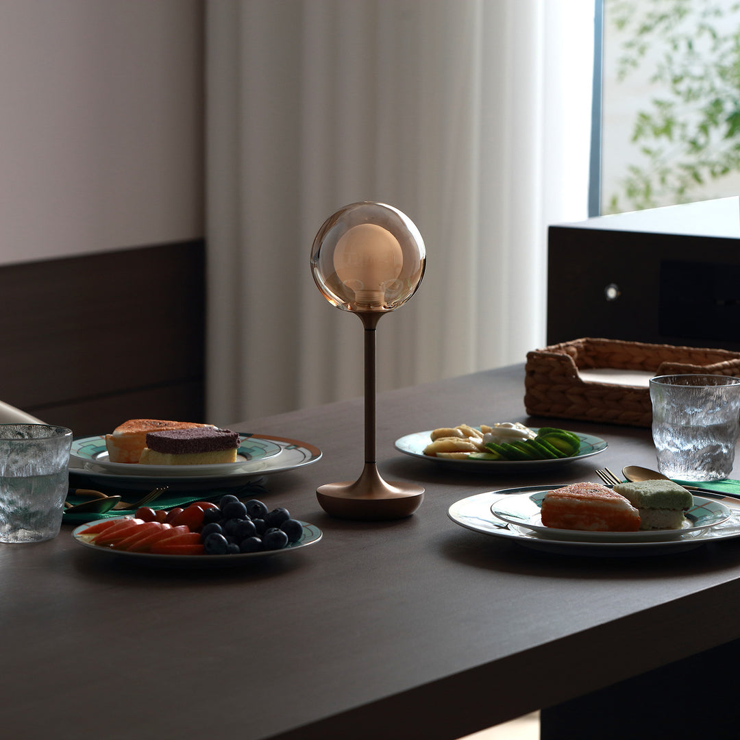 Elegante moderne Lampe für Schlafzimmer und Schreibtischbereiche
