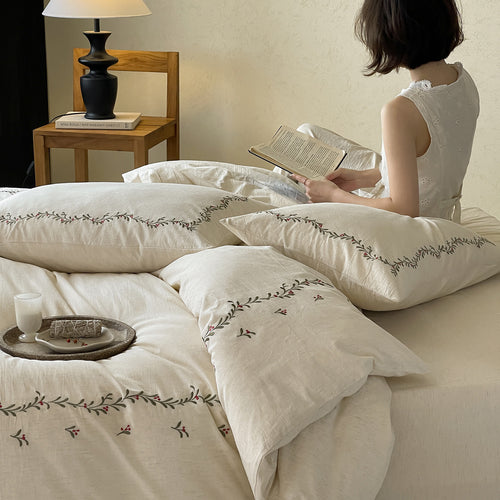 Bestickte Bio-Baumwoll-Bettwäsche mit botanischem Ranken-Stich