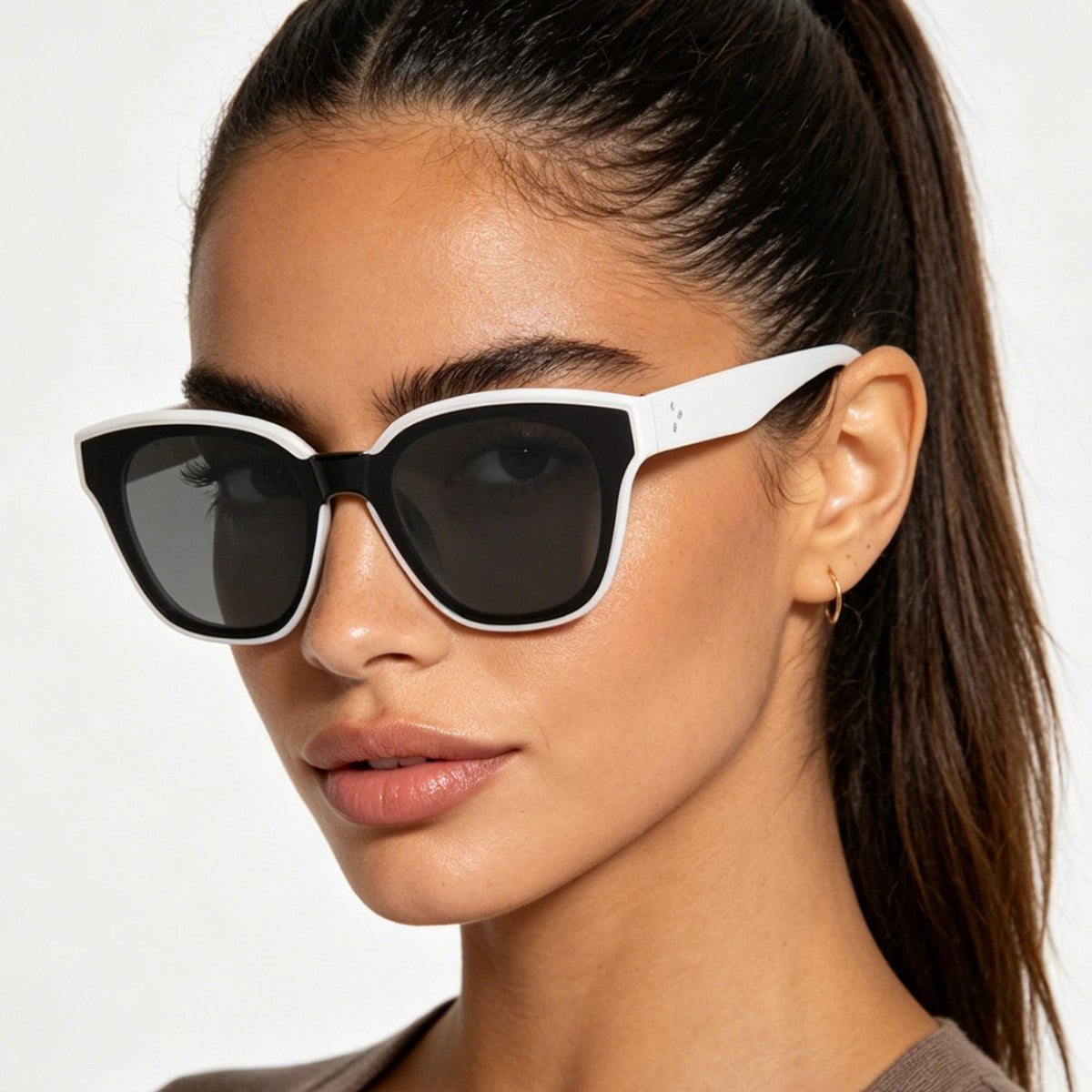 Damen modische Sonnenbrille mit breitem Rahmen und sanften Gläsern Karnz