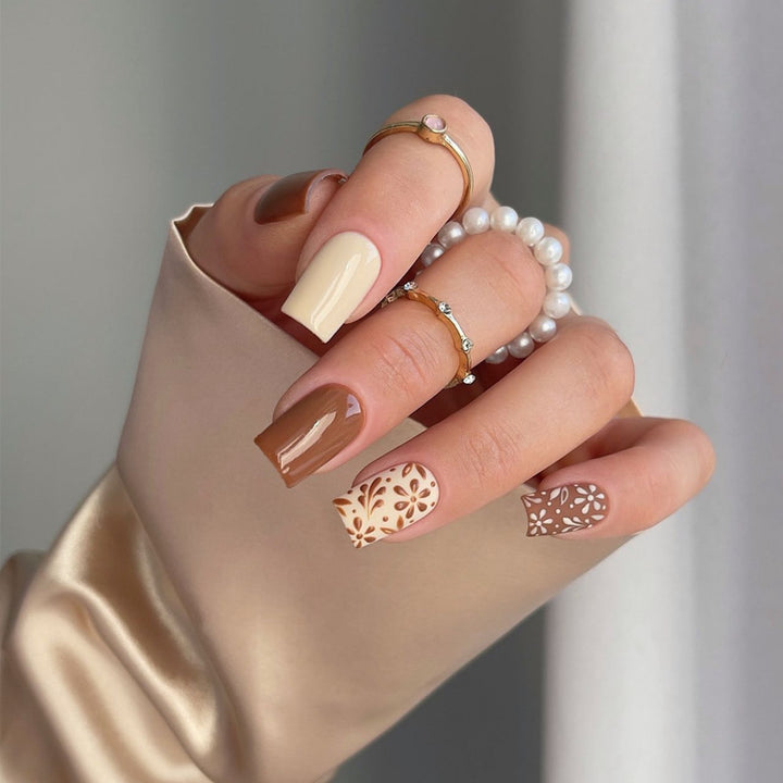 Glamouröses Press-On Nagelkunst-Set mit stylishen Edelstein-Akzenten Karnz