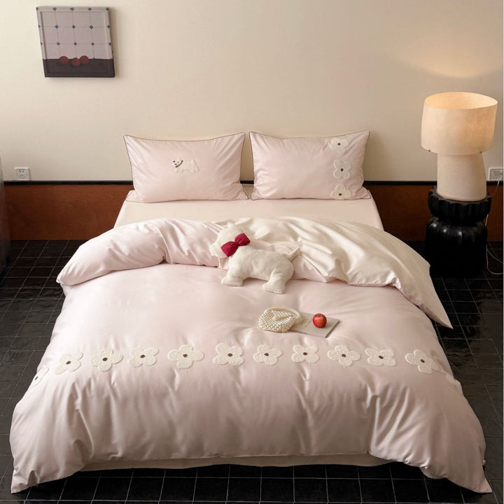 Wendbare Baumwollsatin-Bettbezuggarnitur mit applizierten Blumenmotiven und Hunde‑Applikation