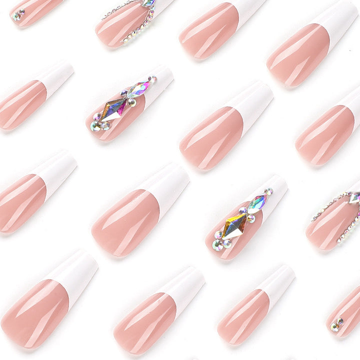 Kunstnagelset mit eleganten Strassverzierungen Karnz