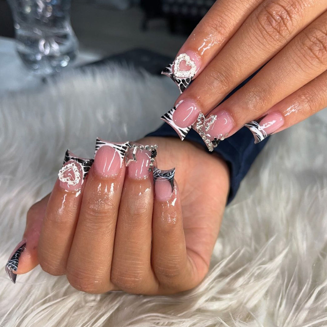 Glamouröse Strassakzent-Nagelerweiterungen Karnz