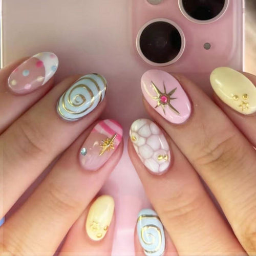 Trendy dekorative Press-On-Nagelkunst-Set Karnz