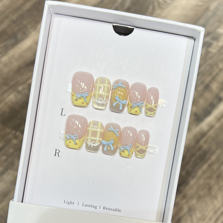Dekorative Press-On Nagelkunst-Set mit charmantem Schleifen- und Musterdesigns Karnz