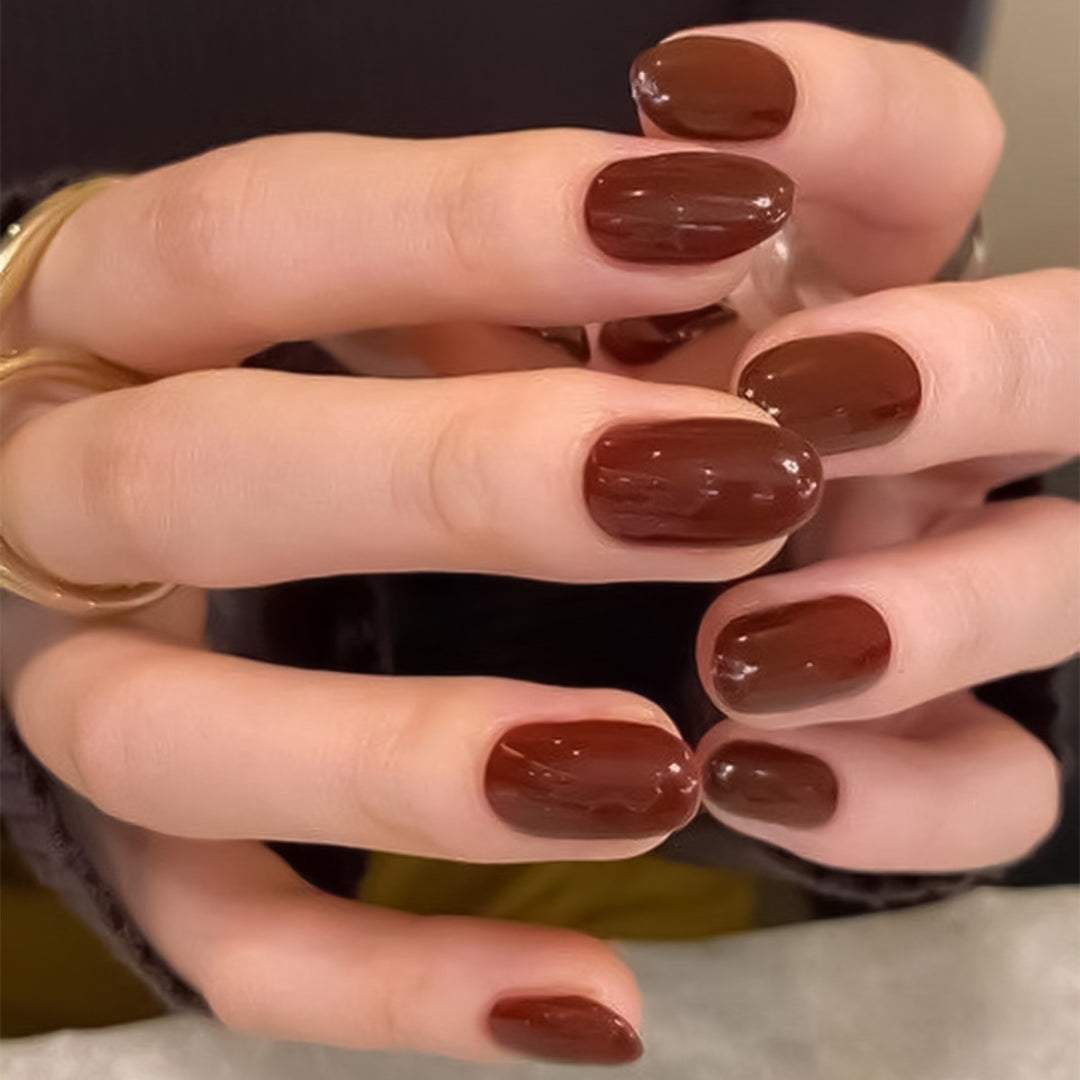 Elegante Nagelkunst mit Glanzfinish Karnz