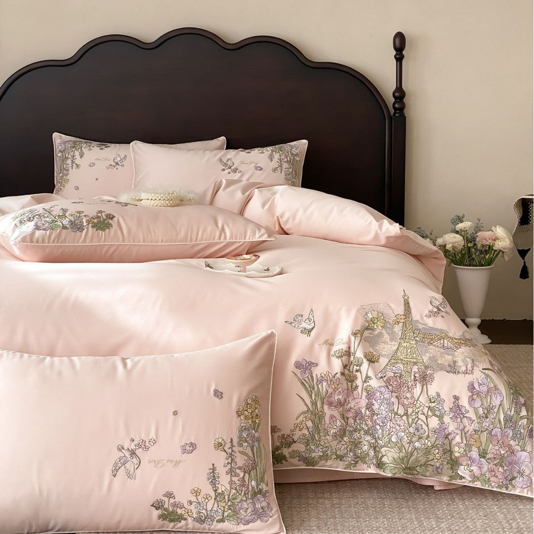 Elegante Baumwollsatin-Bettwäschegarnitur mit feiner Blumenstickerei und Paris-Motiv