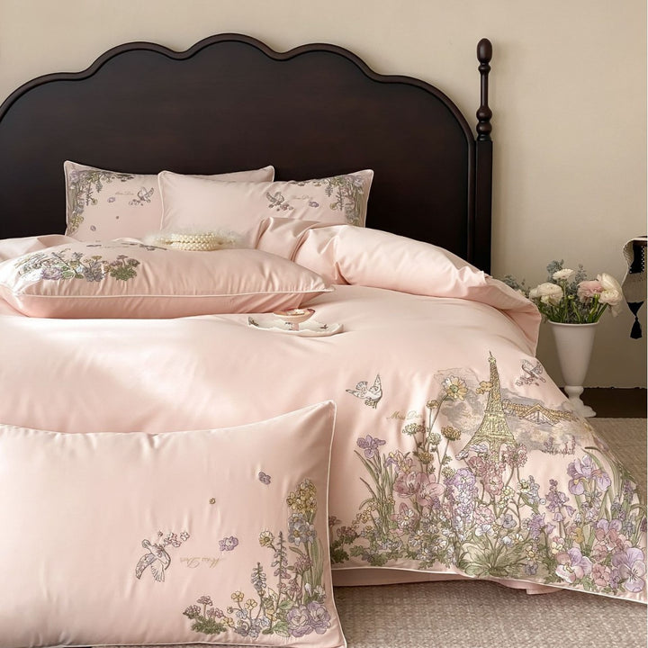 Elegante Baumwollsatin-Bettwäschegarnitur mit feiner Blumenstickerei und Paris-Motiv