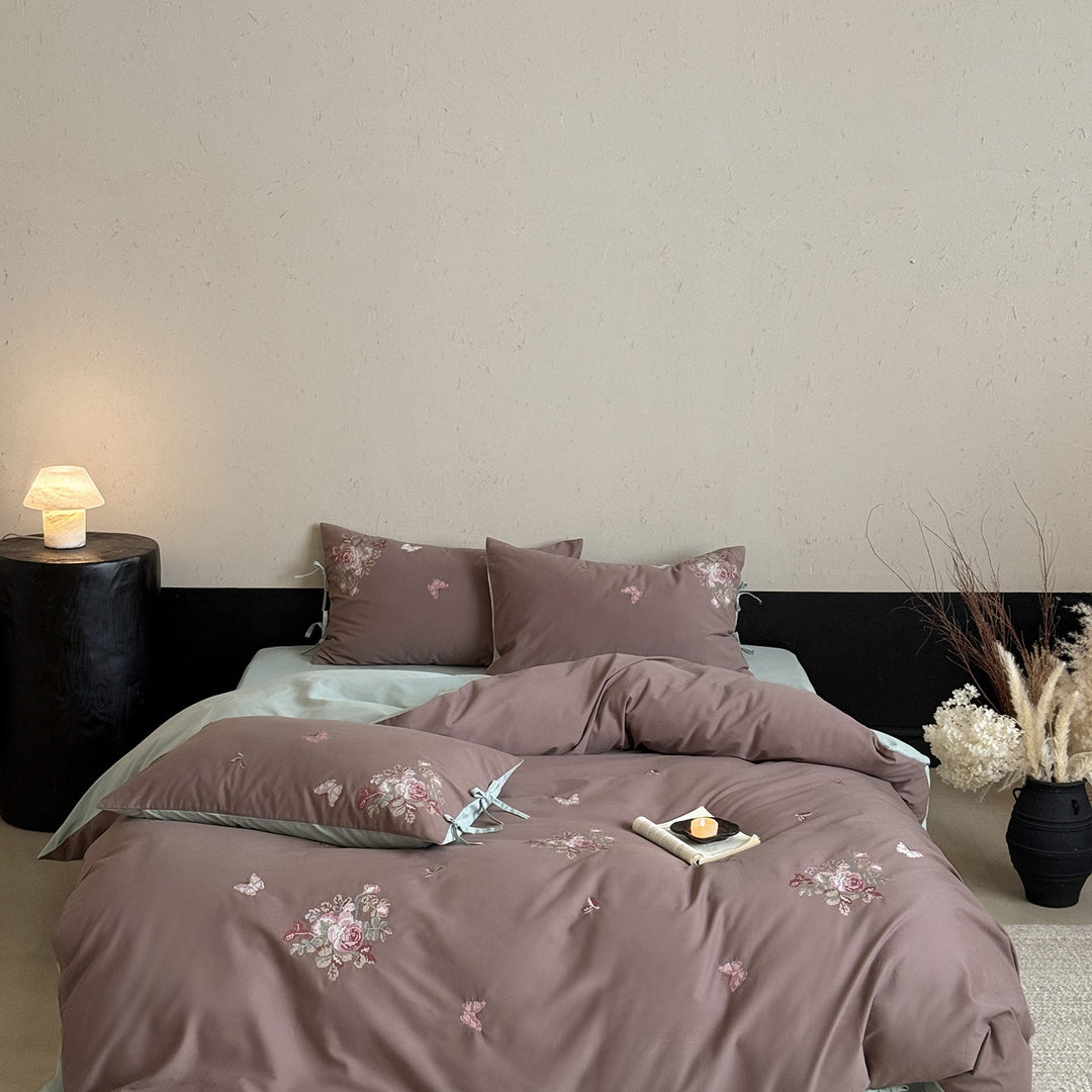 Bestickter Floral-und-Schmetterling Baumwollsatin Kissenbezug mit Bandverschluss