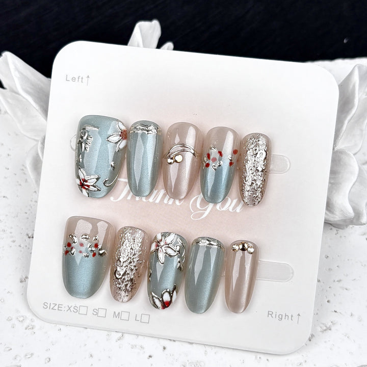 Dekorativer Press-On Nagelkunst Set mit einzigartigen floralen Akzenten