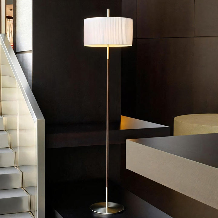 Elegante Stehlampe mit stilvollem Design