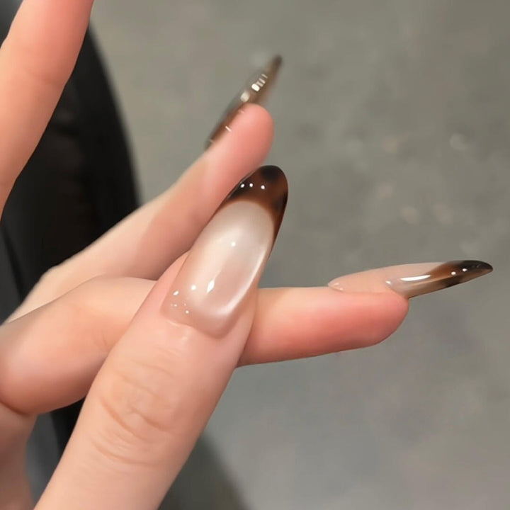 Exklusive Kunstnagelspitzen mit Elegantem Farbverlauf Karnz
