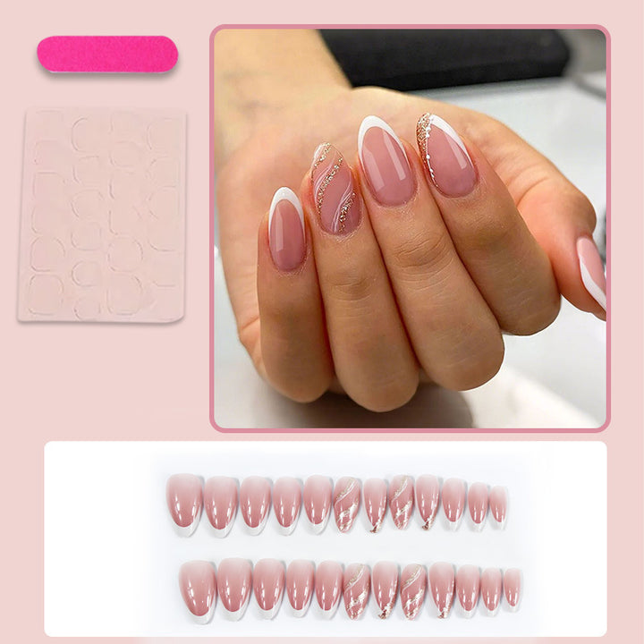 Kunstnägel mit elegantem French-Tipp und glitzernden Akzenten Karnz