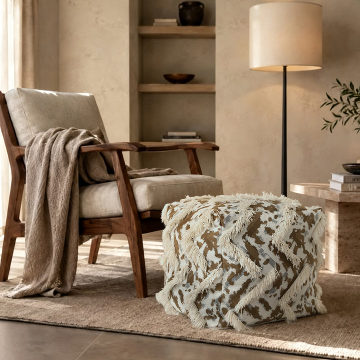 Gepolsterter Boho-Sitzpouf mit Fransen und gewebtem Patchworkbezug