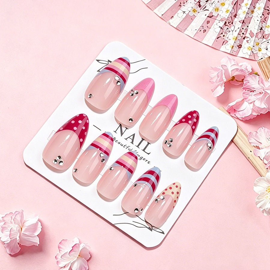 Kunstnagelset mit eleganten 3D-Details und kunstvollem Design Karnz
