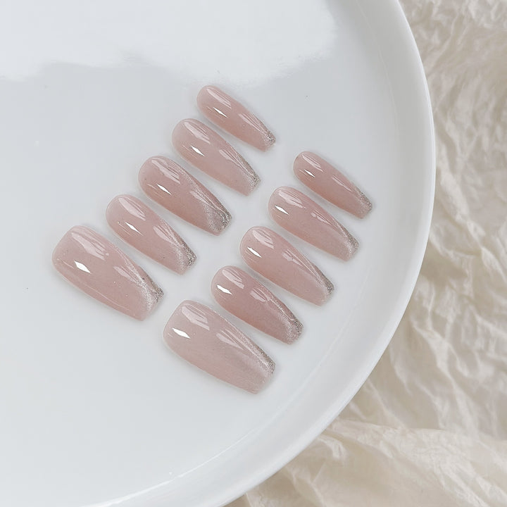 Elegantes Acryl Press-On-Nagelset mit Glitzerakzent