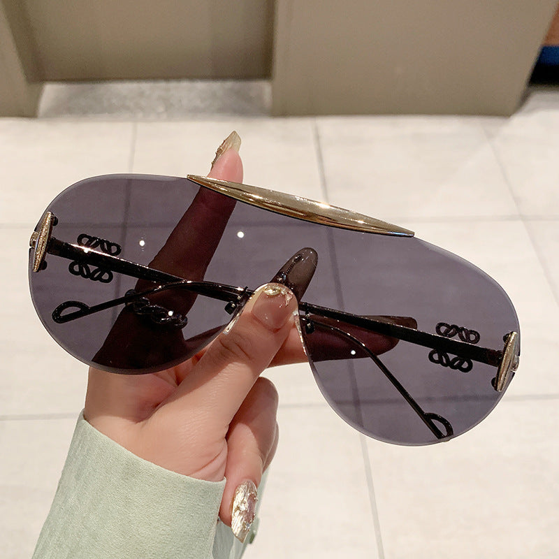 Damen elegante oversized Sonnenbrille mit stilvollem transparentem Rahmen Karnz