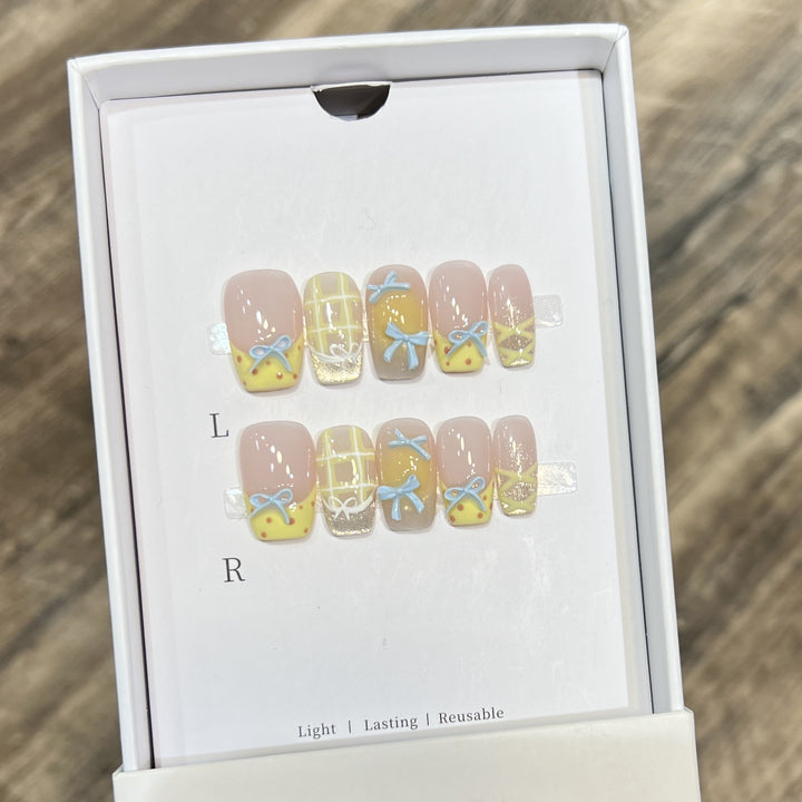 Dekorative Press-On Nagelkunst-Set mit charmantem Schleifen- und Musterdesigns Karnz