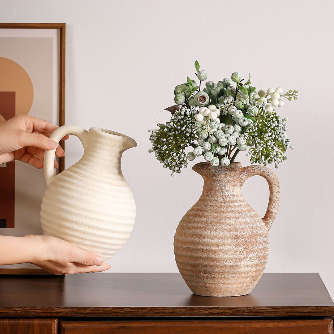 Handgefertigte Keramikvase mit Rippenstruktur Karnz