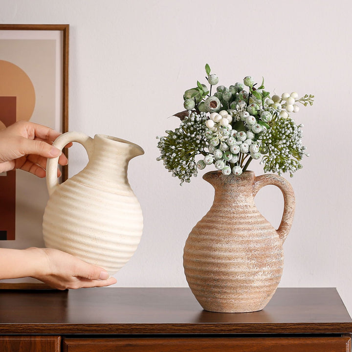 Handgefertigte Keramikvase mit Rippenstruktur Karnz