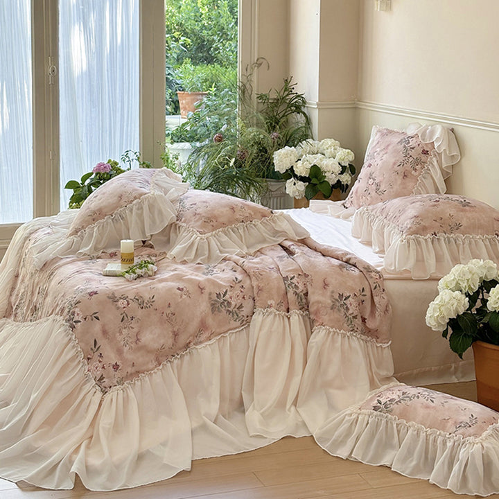 Luxuriöse Rüschen-Bettwäschegarnitur aus Baumwollmischgewebe mit Vintage-Blumenprint und dekorativem Bettrock