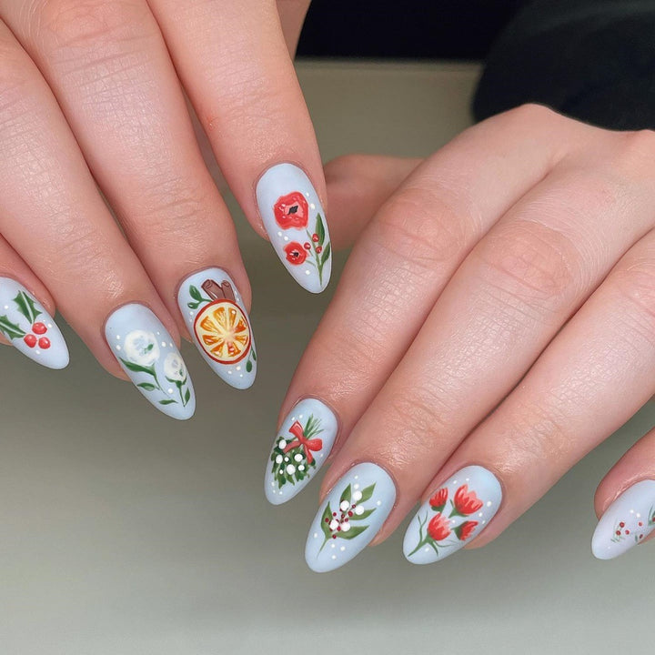 Exquisite Kunstnägel mit floralen Motiven Karnz