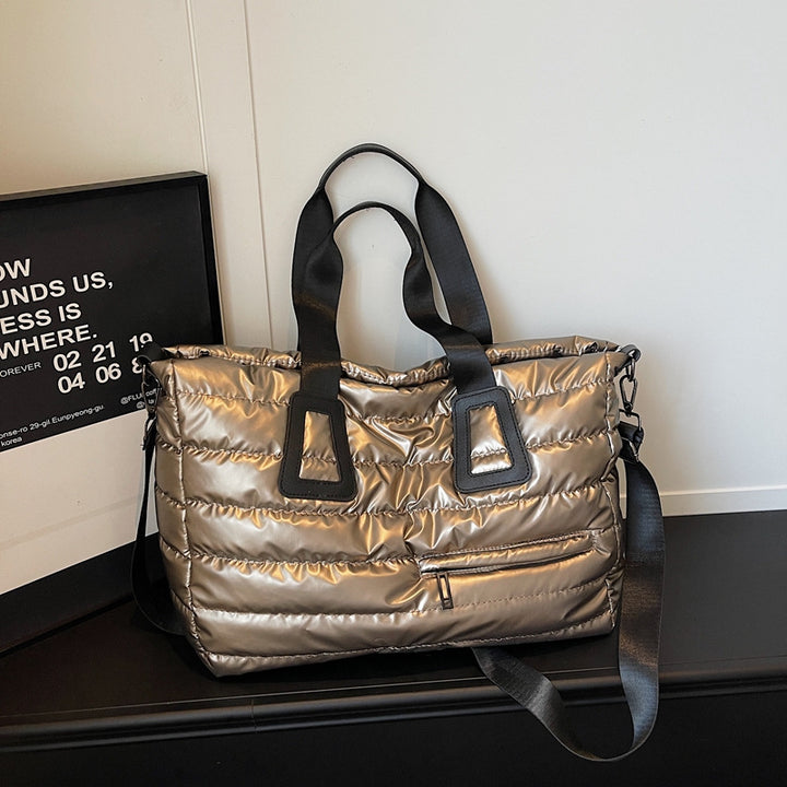 Isolierte Mode-Reise-Tasche