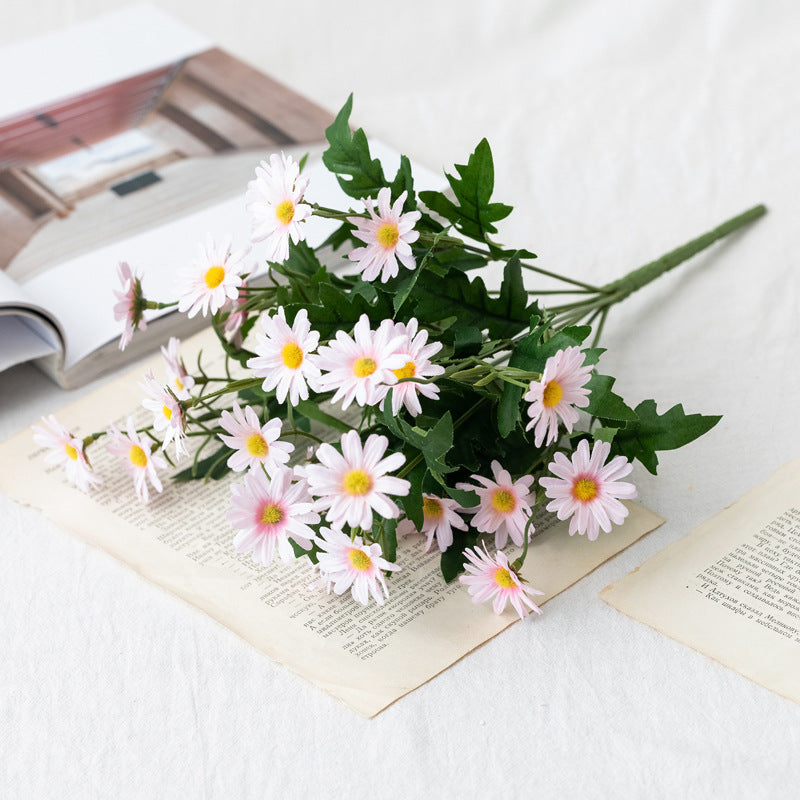 Künstliche Blumenanordnung